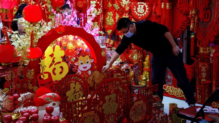 Soudruzi, buďte zodpovědní. Peking dá prémie lidem, kteří oslaví čínský nový rok doma