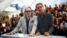 Herec Gary Oldman a režisér Paolo Sorrentino v Cannes.