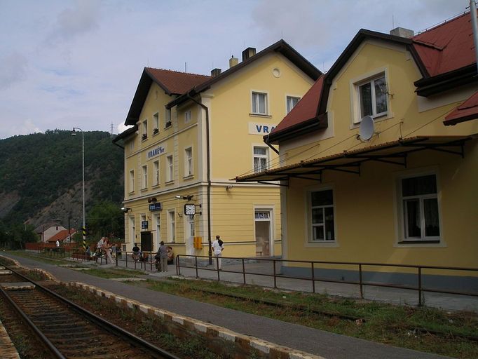 Vrané nad Vltavou, finalista 2007. Železniční stanice se nachází na trati z Prahy do Čerčan a Dobříše, zvané též Posázavský pacifik. Budova pochází již z roku 1897, kdy t