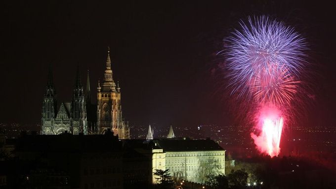 Loni byla Praha bez ohňostroje, letos chce město tradici obnovit.
