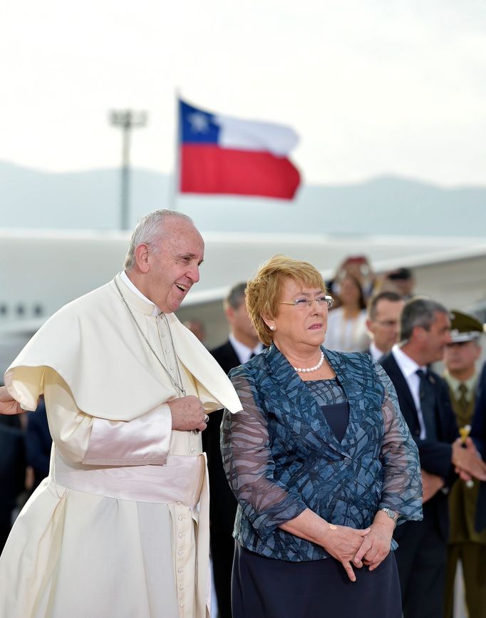 Papeže Františka přivítala v Chile prezidentka Michelle Bacheletová.