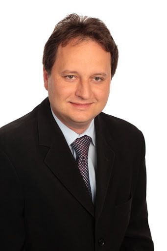 Někdejší poslanecký asistent Petra Rafaje Jiří Vzientek je dnes náměstkem ministra kultury Lubomíra Zaorálka.