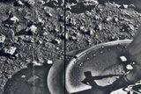 Historicky první fotografie pořízená na povrchu Marsu.