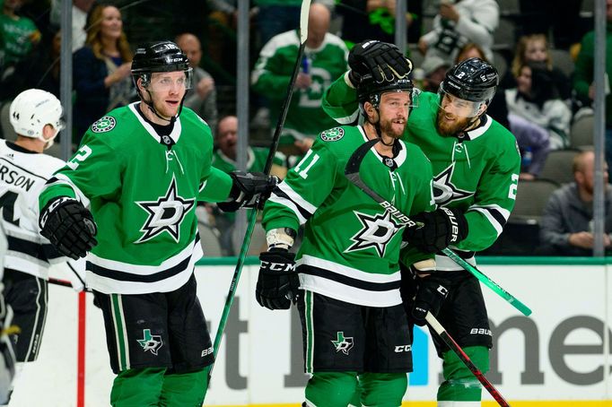 Radek Faksa, Luke Glendening a Jani Hakanpaa slaví branku