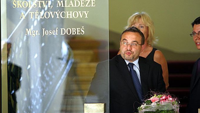 Ministr Josef Dobeš.