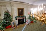 V uplynulých dnech upoutala zájem veřejnosti zejména vánoční výzdoba Bílého domu v USA. Ten letos kolem vánočních svátků očekává až 50 tisíc návštěvníků.