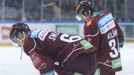 38. kolo hokejové extraligy 2018/19, Sparta - Kometa: Zklamaní sparťané Jiří Smejkal a Kevin Klíma