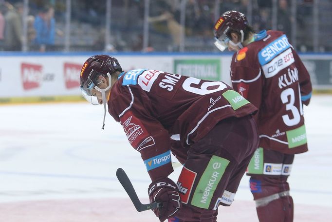 38. kolo hokejové extraligy 2018/19, Sparta - Kometa: Zklamaní sparťané Jiří Smejkal a Kevin Klíma