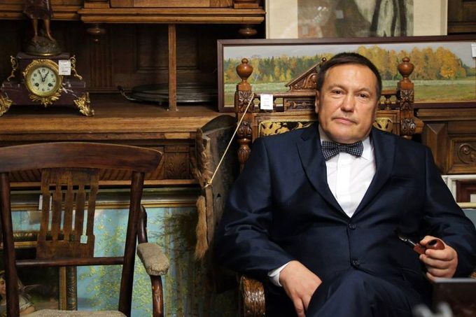 Nejbohatší zvolený ruský politik Pavel Antov, 65 let, z proputinovské strany Jednotné Rusko, nalezen mrtvý v Indii po "pádu z okna hotelu ve třetím patře