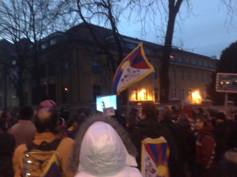 Protest za Tibet před čínským velvyslanectvím