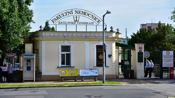 Muže, který ve vinohradské nemocnici zastřelil pacienta, poslal soud do vazby