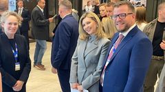 Předseda představenstva Czech Health Technology Institute Petr Foit s manželkou ukrajinského prezidenta Olenou Zelenskou, které ukazoval špičkovou českou zdravotnickou techniku.