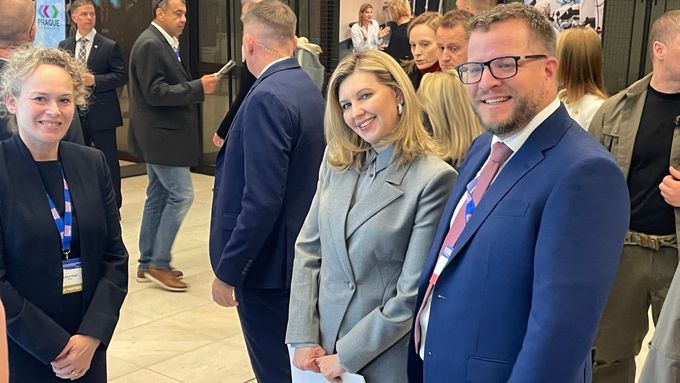 Aktuálně.cz mluvilo s třemi vysoce postavenými manažery, kteří vozí do zničených oblastí Ukrajiny špičkovou českou zdravotní techniku.