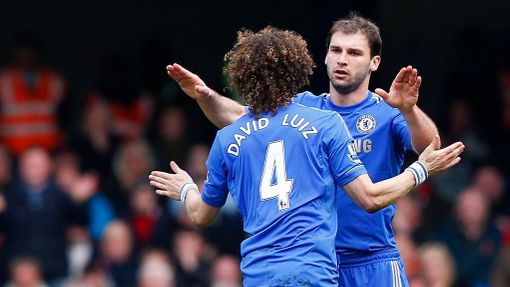 Branislav Ivanovič a David Luiz z londýnské Chelsea.