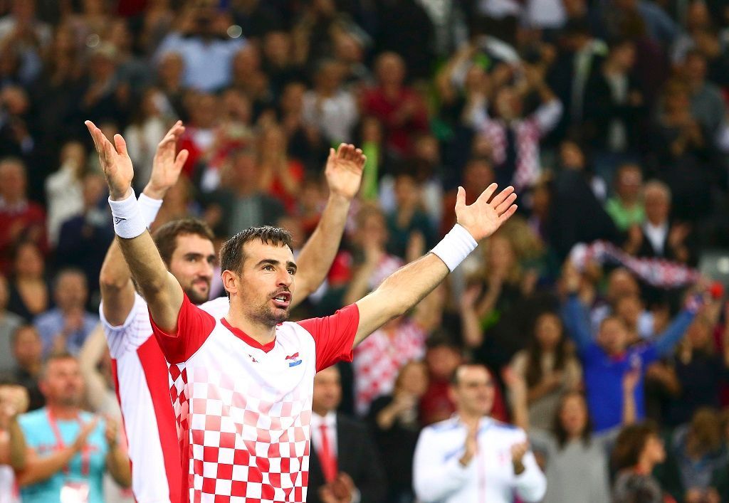 Ivan Dodig a Marin Čilič slaví výhru ve čtyřhře finále Davisova poháru