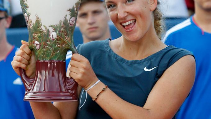 Viktoria Azarenková s vítěznou trofejí na turnaji v Cincinnati