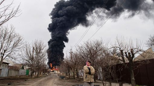 Požár ropného terminálu ve městě Luhansk na Ukrajině, které mají pod kontrolou proruští separatisté. 7. 3. 2022