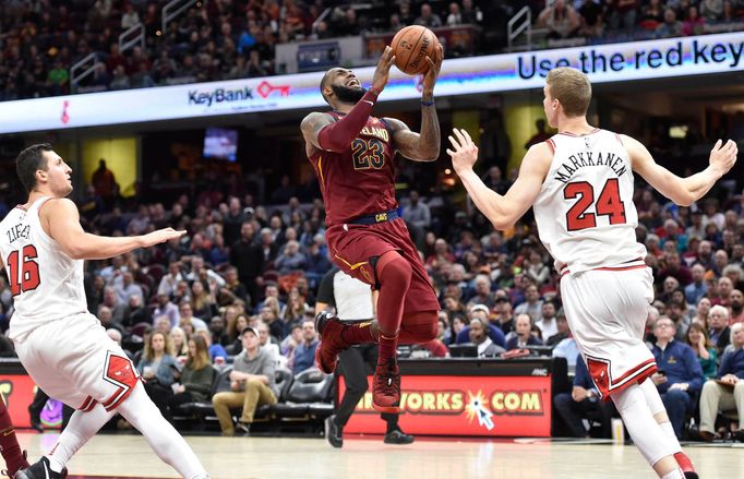 LeBron James v utkání s Chicagem