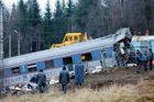 Srážku vlaků nepřežil strojvůdce, další lidé zraněni