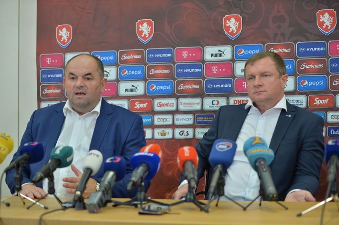 Pavel Vrba a Miroslav Pelta na tiskové konferenci po Euru 2016