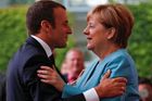 Užší zahraniční politika Evropské unie bez jednomyslného rozhodování, navrhují Merkelová s Macronem
