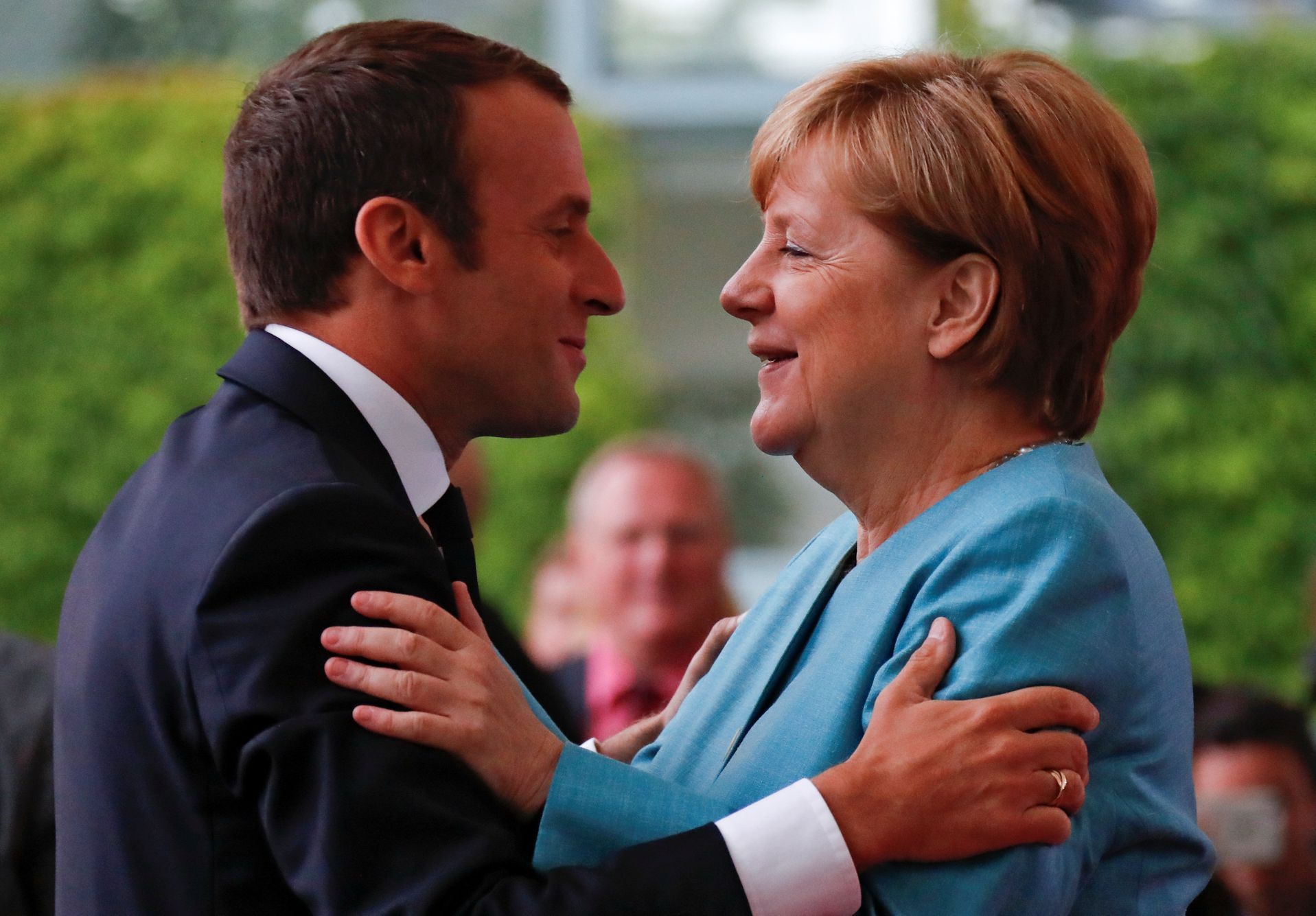 Emmanuel Macron a Angela Merkelová v Berlíně.