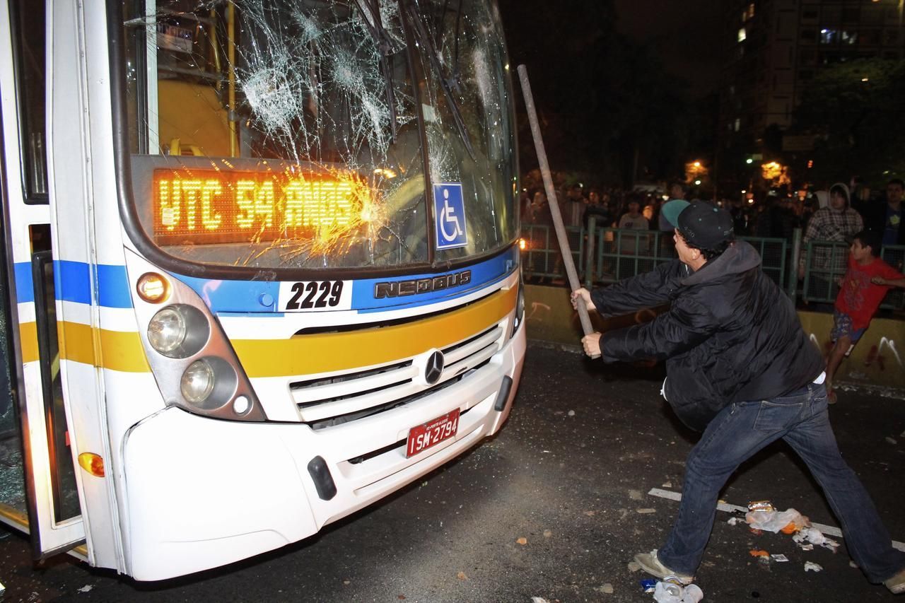 Protesty proti fotbalu
