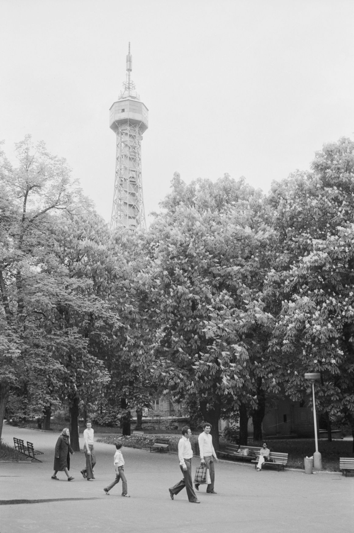 Jednorázové užití / Fotogalerie / Před 130 lety se začala stavět Petřínská rozhledna v Praze