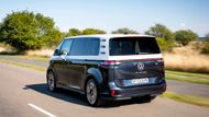 Volkswagen ID.Buzz je stylový mikrobus odkazující na legendární typ T1.