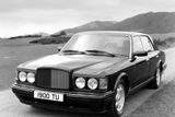 Bentley Turbo R z roku 1990 je krásným příkladem britského šlechtického vozu. Auto z roku 1990 (najeto 100 000 km) stojí 455 000 Kč.