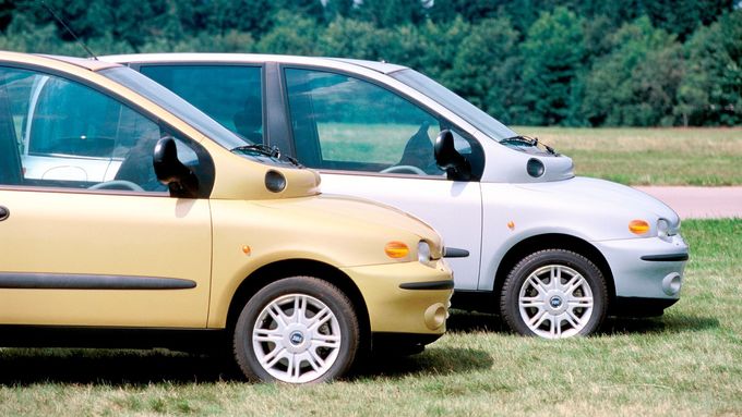 Přední část, nejvíce diskutovaný detail Fiatu Multipla v původním provedení.