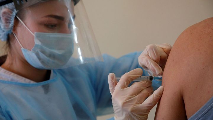 České očkování je průšvih. Musíme zvládnout dva miliony dávek měsíčně, říká Prymula