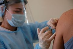 České očkování je průšvih. Musíme zvládnout dva miliony dávek měsíčně, říká Prymula