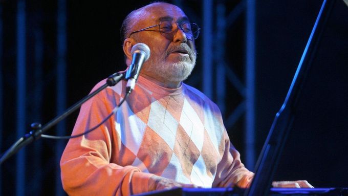 Klavírista Eddie Palmieri během svého vystoupení na hudebním festivalu Fiest'A v jihovýchodní Francii v roce 2009.