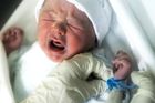 Porodní praktiky: Které prospívají, co vysloveně škodí?