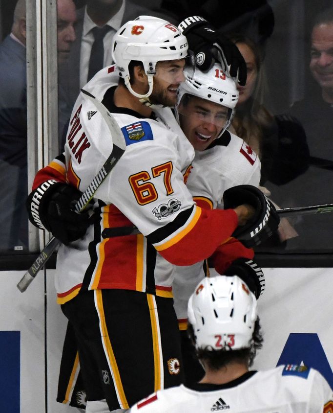 Michael Frolík a Johnny Gaudreau