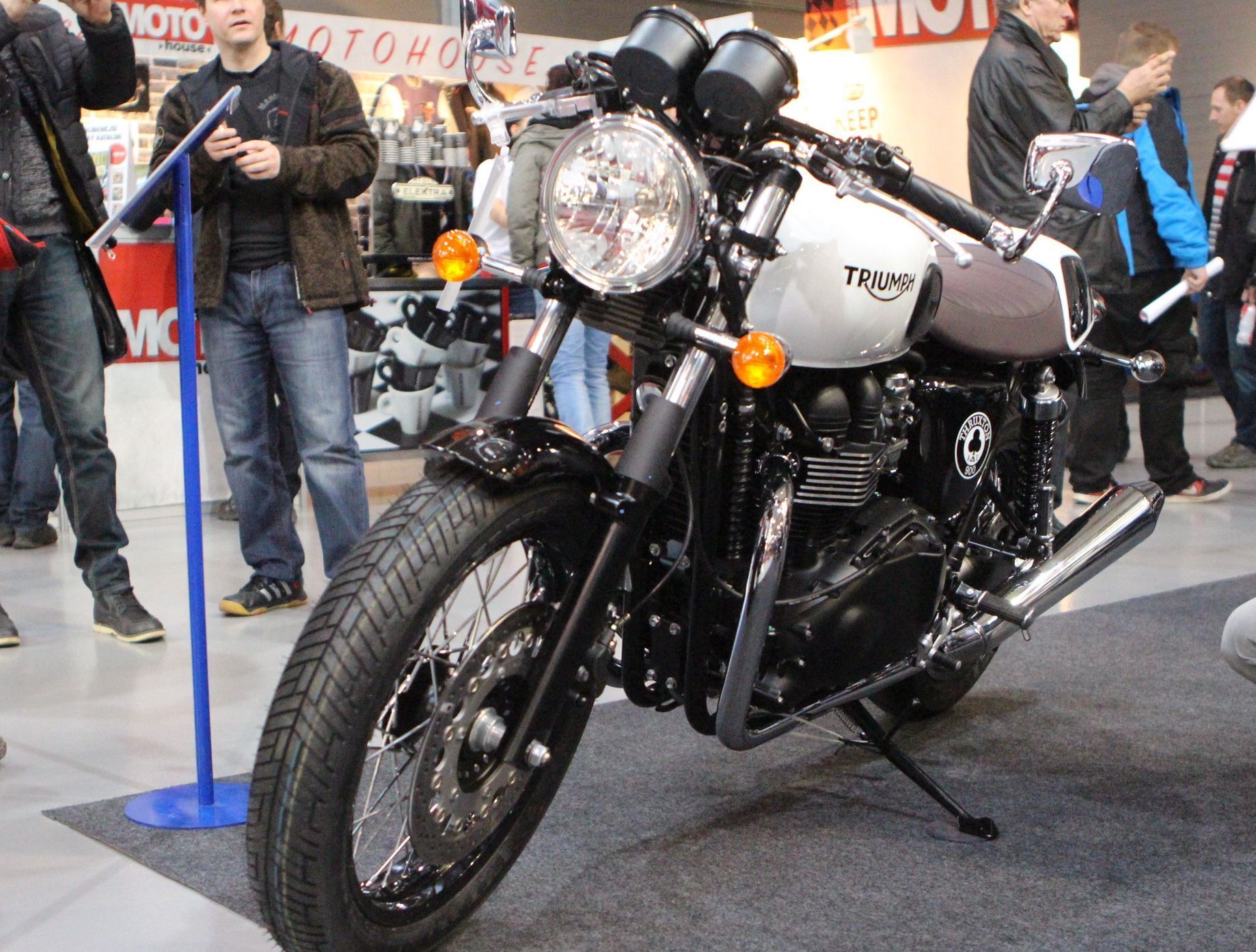 Triumph Thruxton Ace Café