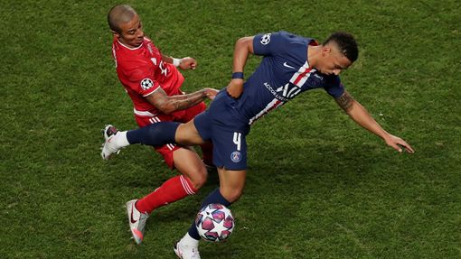 Thiago a Thilo Kehrer  ve finále LM Bayern Mnichov - Paris St. Germain