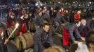 Men roll barrels of Beaujolais Nouveau wine for the official launch of the 2012 vintage in the center of Lyon early November 15, 2012. REUTERS/Robert Pratta (FRANCE - Tags: SOCIETY) Published: Lis. 15, 2012, 2:15 dop.