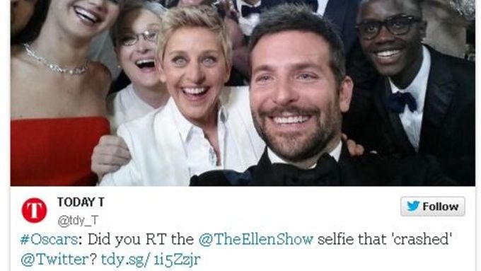 FOTO Oscar 2014 na Twitteru: Selfie, pizza i pády na koberci
