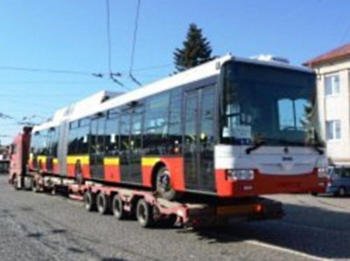 Hradecký dopravní podnik zakoupil nové trolejbusy délky 12 a 18 metrů. Mají se jmenovat podle pohádkových příběhů