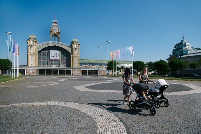 Areál Výstaviště Praha obklopující rekonstruovanou budovy Bohemia představuje v současnosti pro návštěvníky zónu odpočinku.