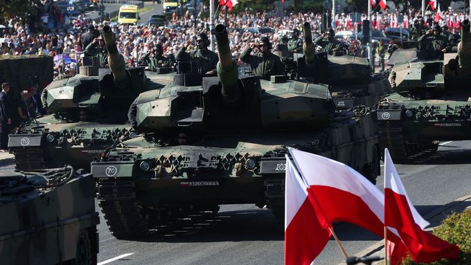 Foto: Červenobílá síla. Poláci ukázali na masivní přehlídce i speciální síly Grom