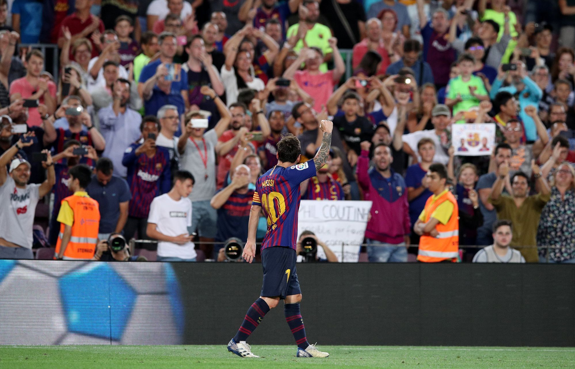 1. kolo La Ligy 2018/19, Barcelona - Alavés: Lionel Messi slaví první gól.