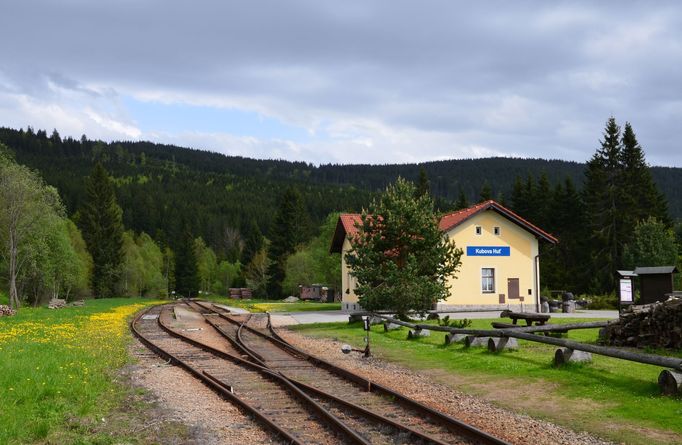 Kubově Huti pod Boubínem je známá díky nejvýše položené vlakové zastávce v Česku.