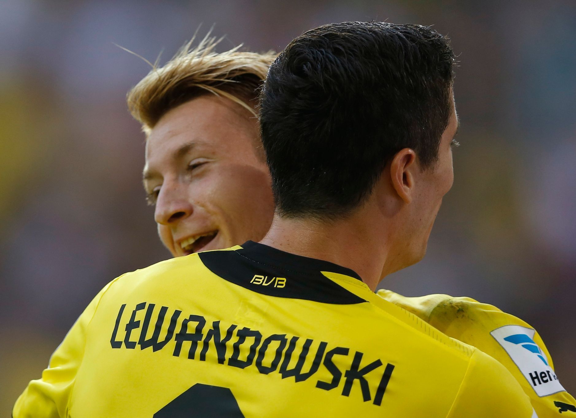 Fotbal, německý Superpohár, Dortmund - Bayern: Marco Reus a Robert Lewandowski