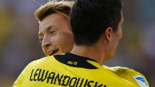 Fotbal, německý Superpohár, Dortmund - Bayern: Marco Reus a Robert Lewandowski
