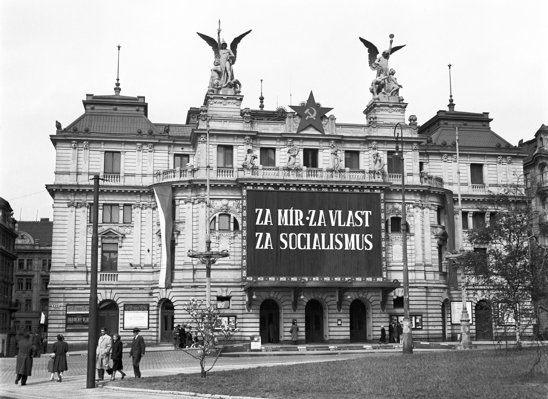 Divadlo na Vinohradech v roce 1950, socialismus