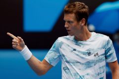 ŽIVĚ Berdych - Murray 7:6, 0:6, 3:6, 5:7. Brit je ve finále