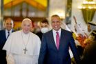 "Jsem velmi rád, že mohu opět cestovat," řekl papež před příletem do Iráku. Jeho návštěva je první cestou mimo Itálii od listopadu 2019. Cestu označil za povinnost k zemi, která byla mnoho let mučena.